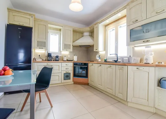 Daphne's Place - Private With Pool In Naxos